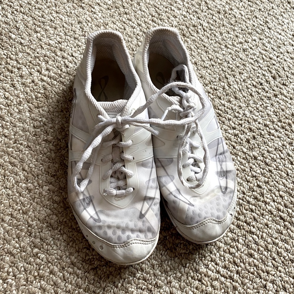 Nfinity Vengence Cheer shoes